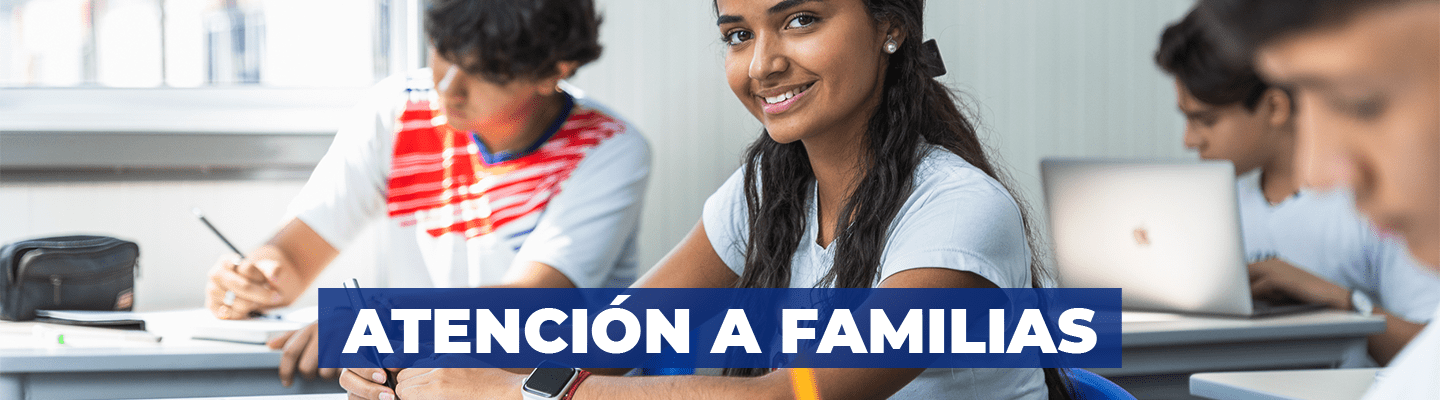 Banner de atención a familias con una estudiante de PreU sentada, mirando hacia la cámara, sonriendo