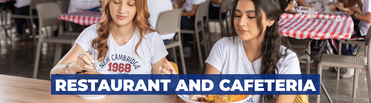 Banner de restaurante y cafetería con dos estudiantes disfrutando de un bowl en el restaurante de PreU Campus